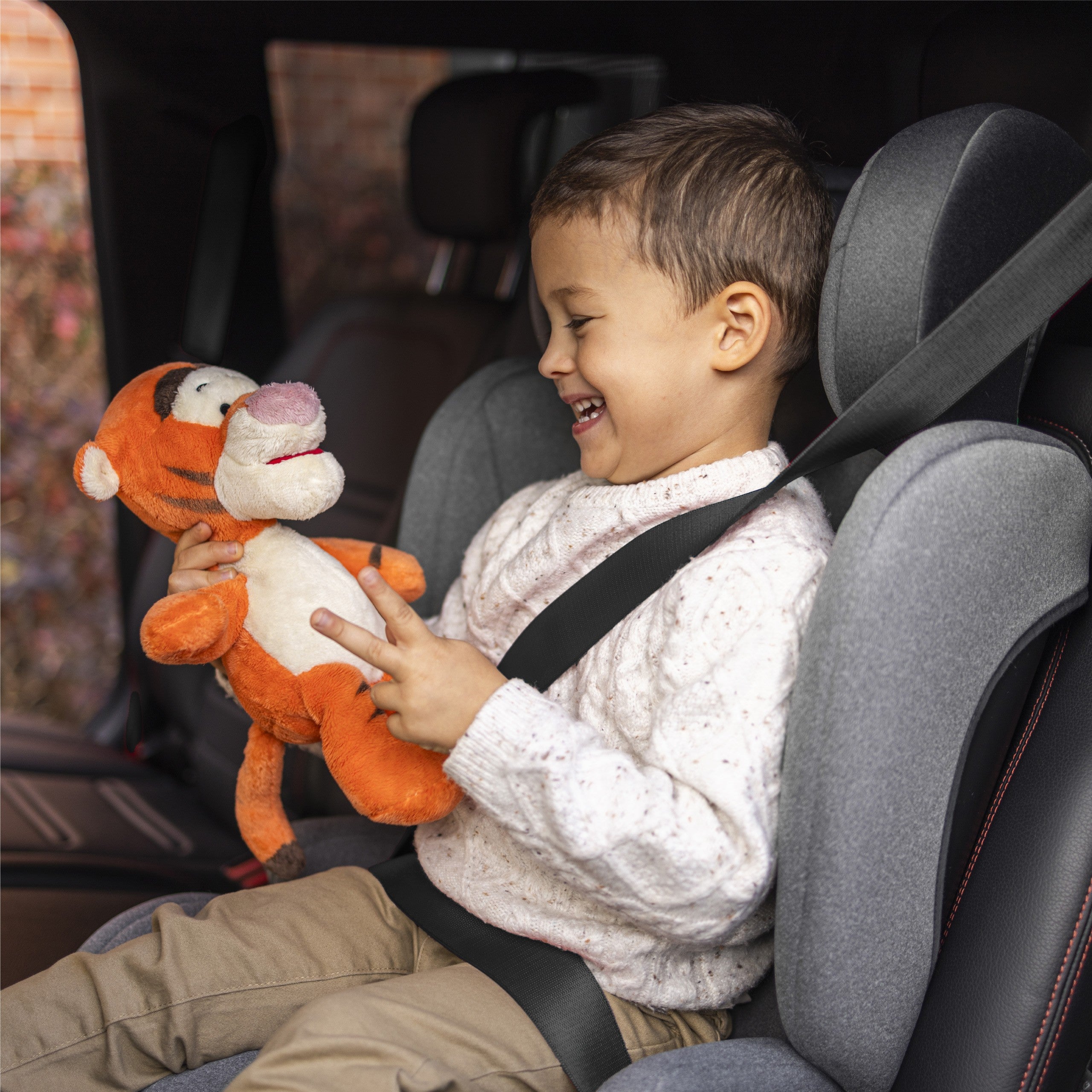 Autosedačka Tulano Joy 35 Grey ISOFIX 100-150cm I-Size