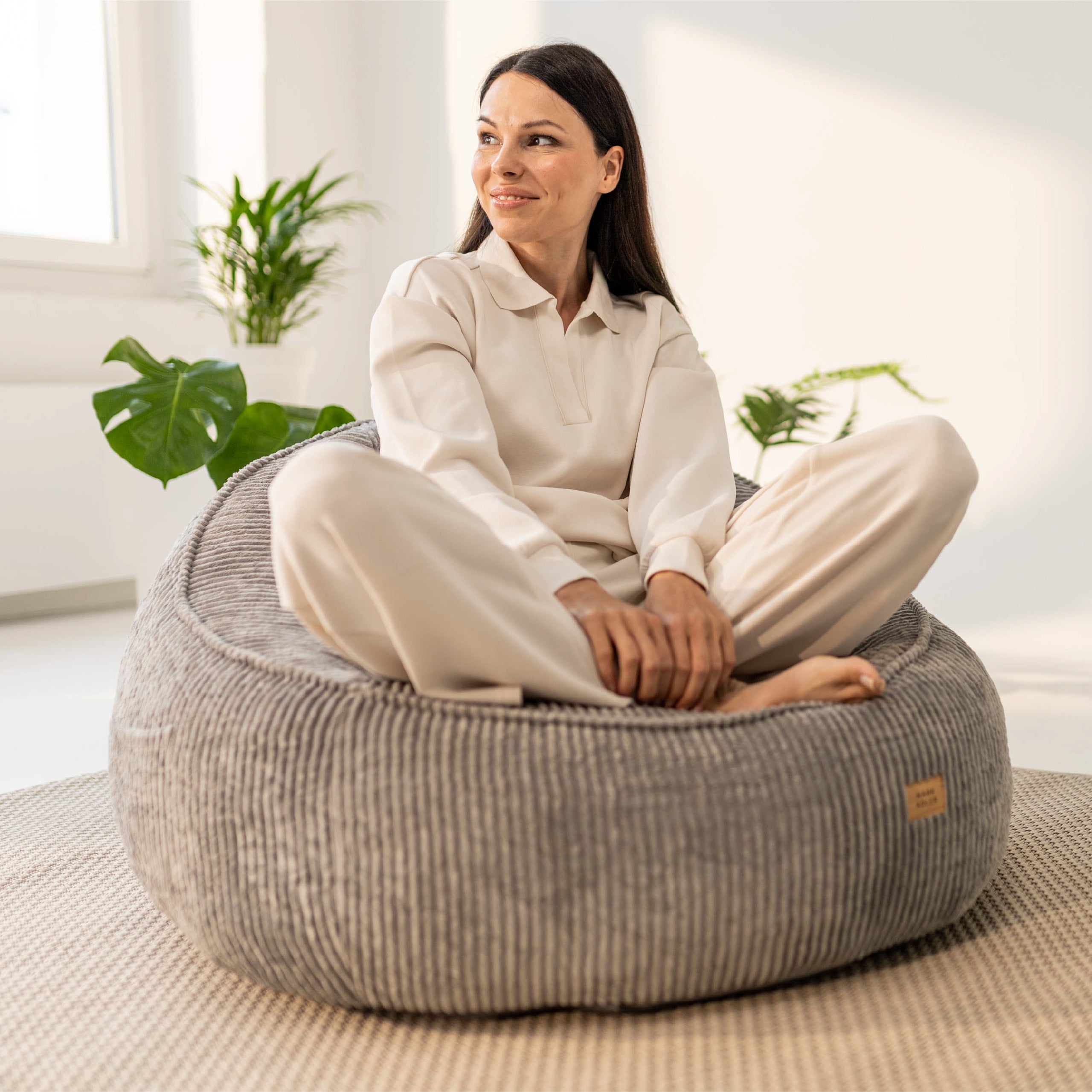 Manšestrové křeslo puf s opěradlem Mark Adler Comfy 4.0 Grey