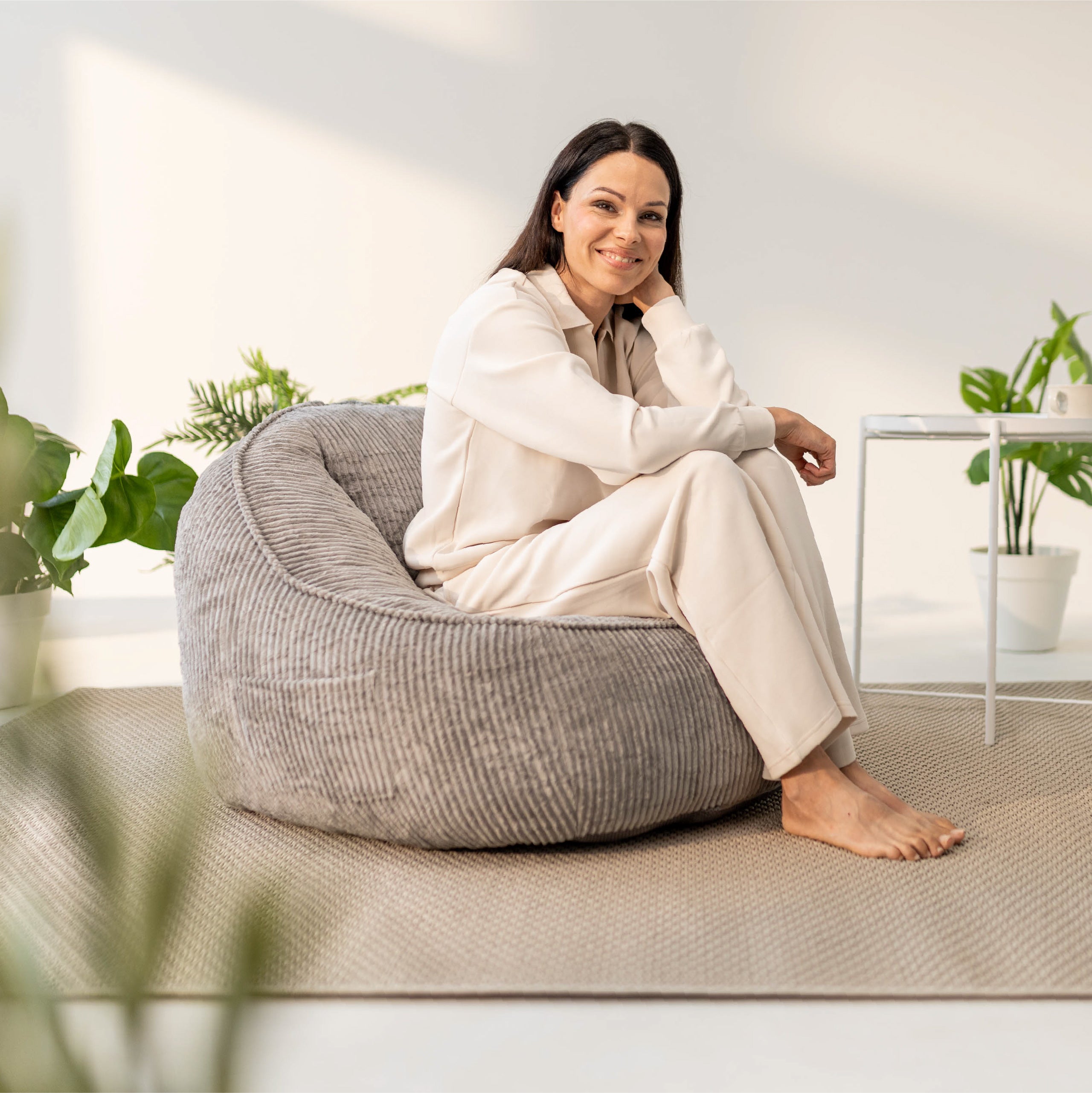Manšestrové křeslo puf s opěradlem Mark Adler Comfy 4.0 Grey