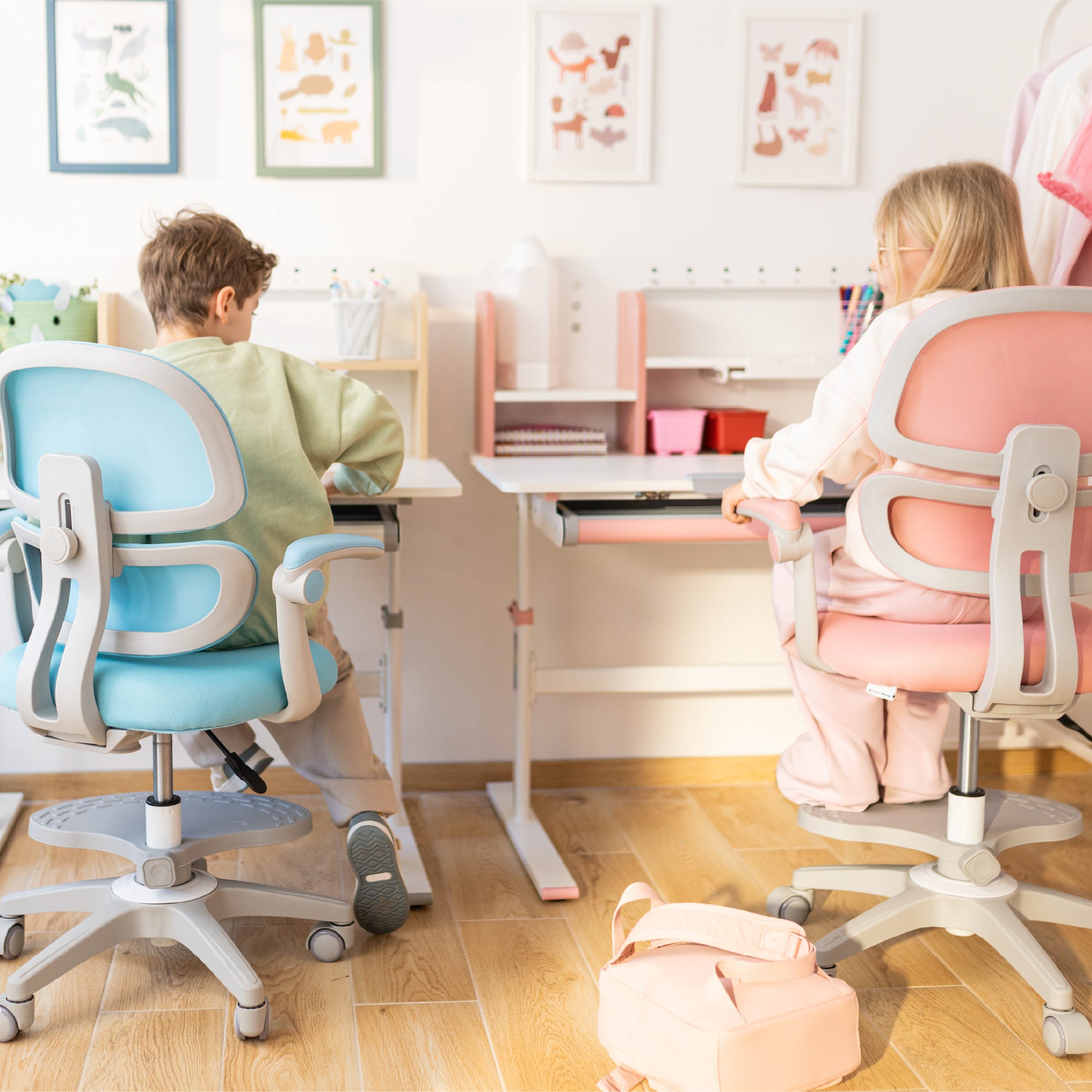 Dětské ergonomické křeslo Mark Adler Junior 4.4 růžové