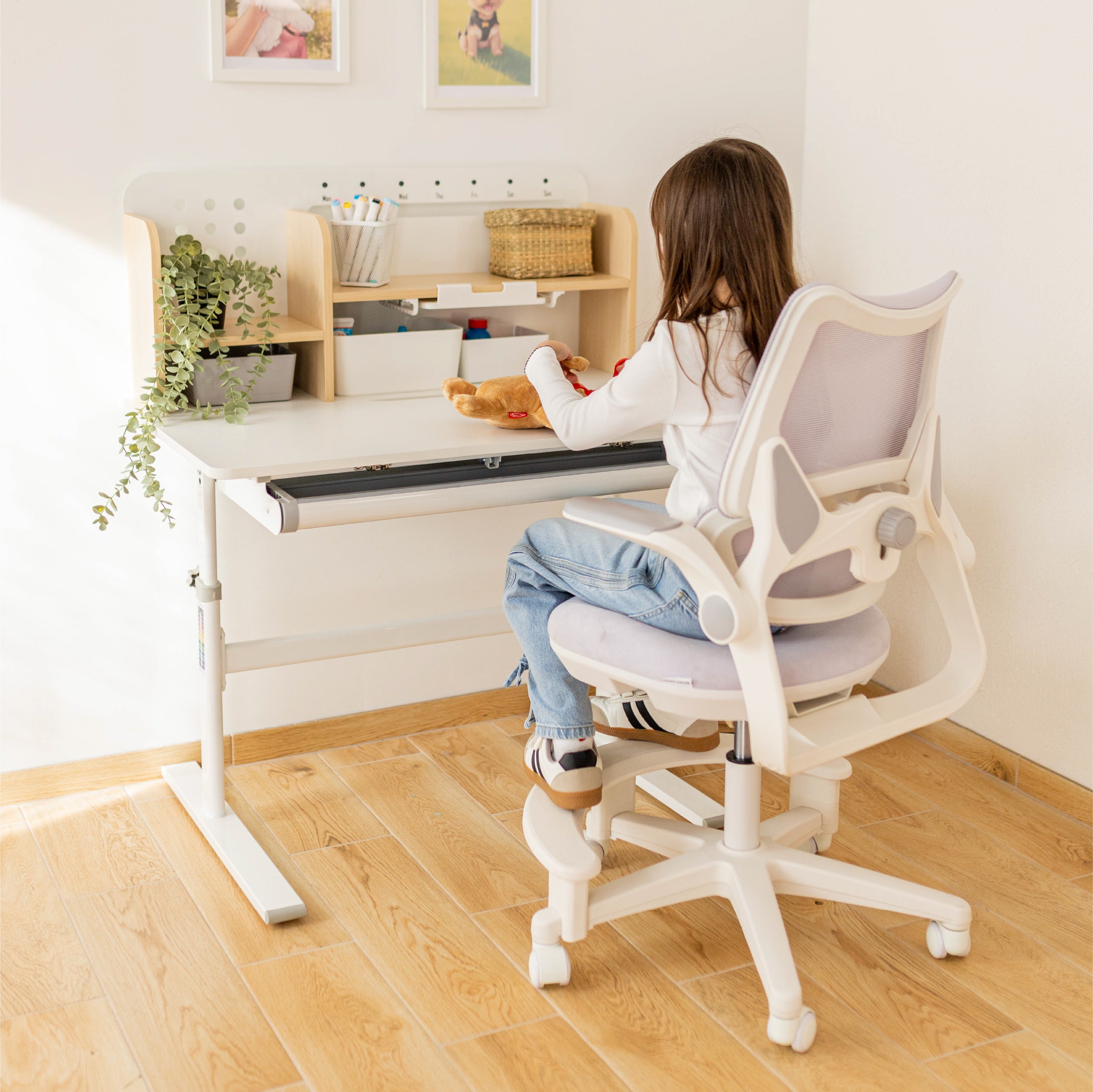 Ergonomický stůl pro děti Mark Adler Study 5.0 Wood 90 cm