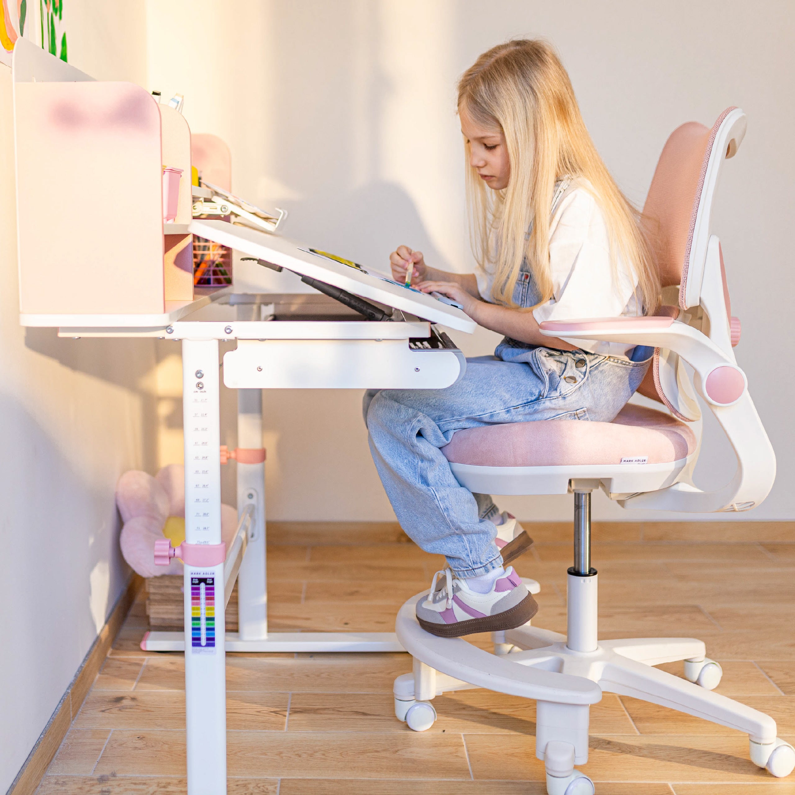 Dětská židle k psacímu stolu Mark Adler Junior 5.7 růžová