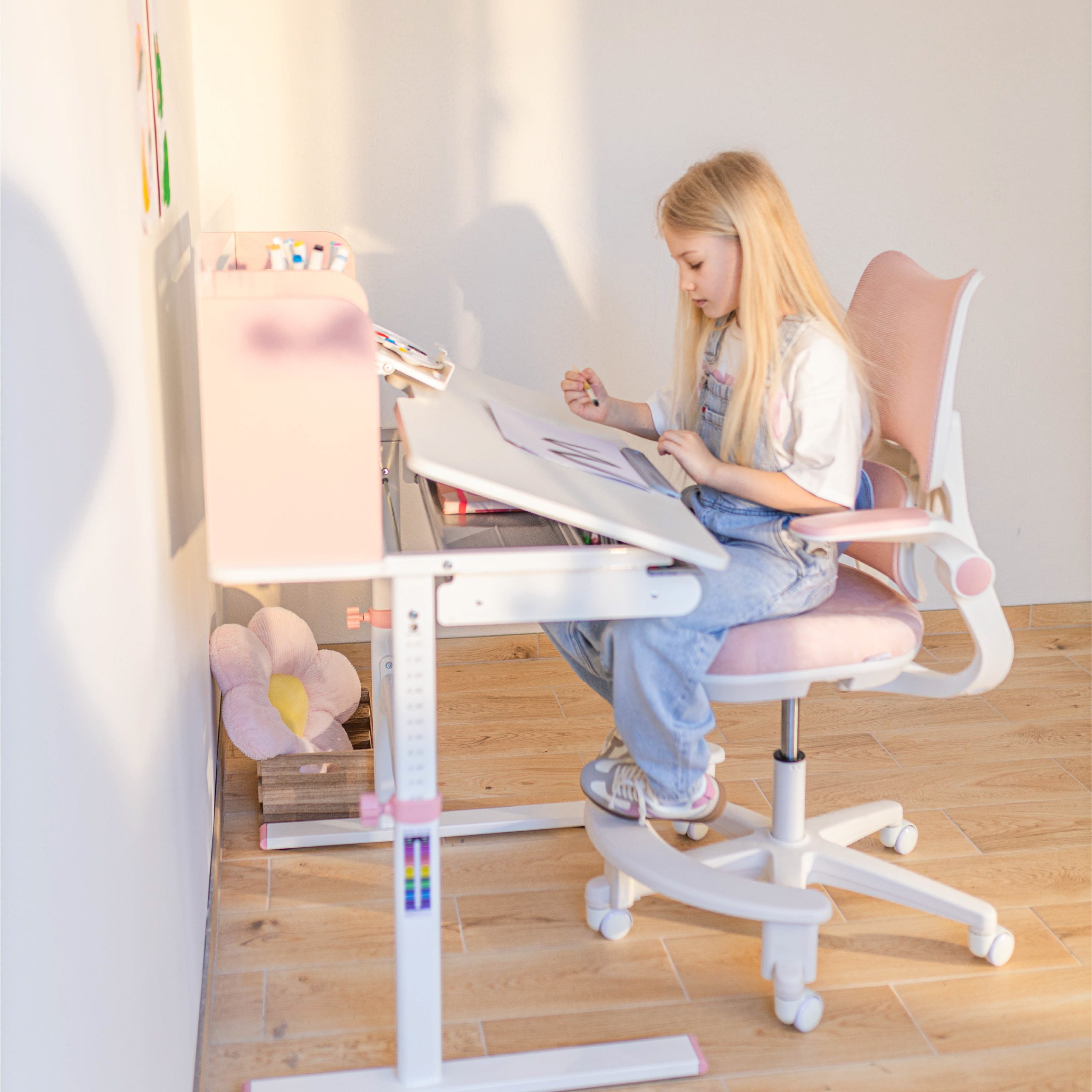 Dětská židle k psacímu stolu Mark Adler Junior 5.7 růžová